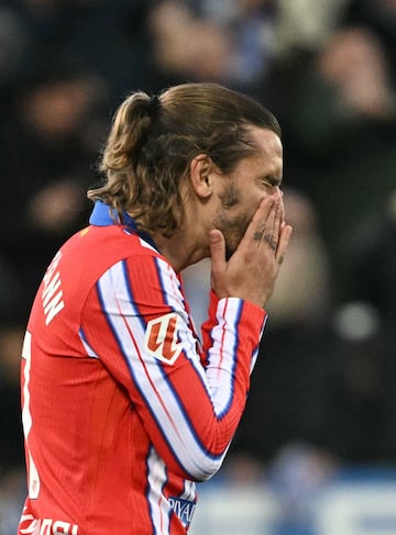 Griezmann se lamenta del fallo en el lanzamiento del penalti con 1-0 en el marcador y en el minuto 90.