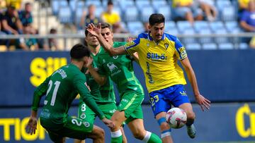 Carlos Fernández en el encuentro que enfrentaba al Racing frente al Cádiz en la jornada 10 de la Liga Hypermotion. Temporada 2024-2025.