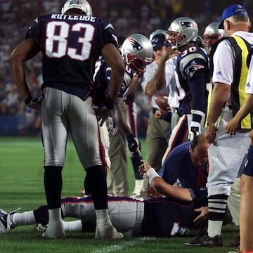 En el segundo partido de la temporada 2001, Drew Bledsoe quedó lesionado y fue reemplazado por un Brady en su segundo año en la liga.