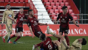 Un momento del duelo que enfrentó a Mirandés y Racing de Ferrol en Anduva.
