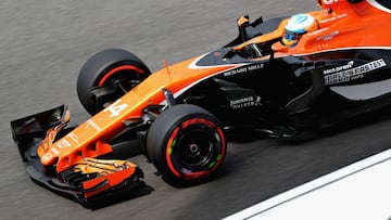 KUALA LUMPUR, MALAYSIA - SEPTEMBER 30: Fernando Alonso of Spain driving the (14) McLaren Honda Formula 1 Team McLaren MCL32 on track during final practice for the Malaysia Formula One Grand Prix at Sepang Circuit on September 30, 2017 in Kuala Lumpur, Malaysia.  (Photo by Mark Thompson/Getty Images)