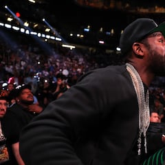 Is Floyd Mayweather returning to the ring? Who is his next opponent?