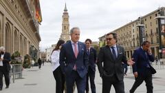 Jorge Mas, junto a Ra&uacute;l Sanlleh&iacute;, en la plaza del Pilar.