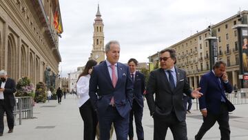 Jorge Mas, junto a Ra&uacute;l Sanlleh&iacute;, en la plaza del Pilar.