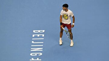 Carlos Alcaraz entrenando en China.