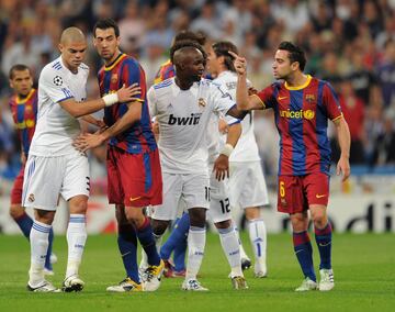 Aquella serie del Clásico Español quedó marcada por la constante violencia y faltas reiteradas del Real Madrid. La serie se la llevó el Barcelona con global de 3-1 para después coronarse campeón ante el Manchester United.