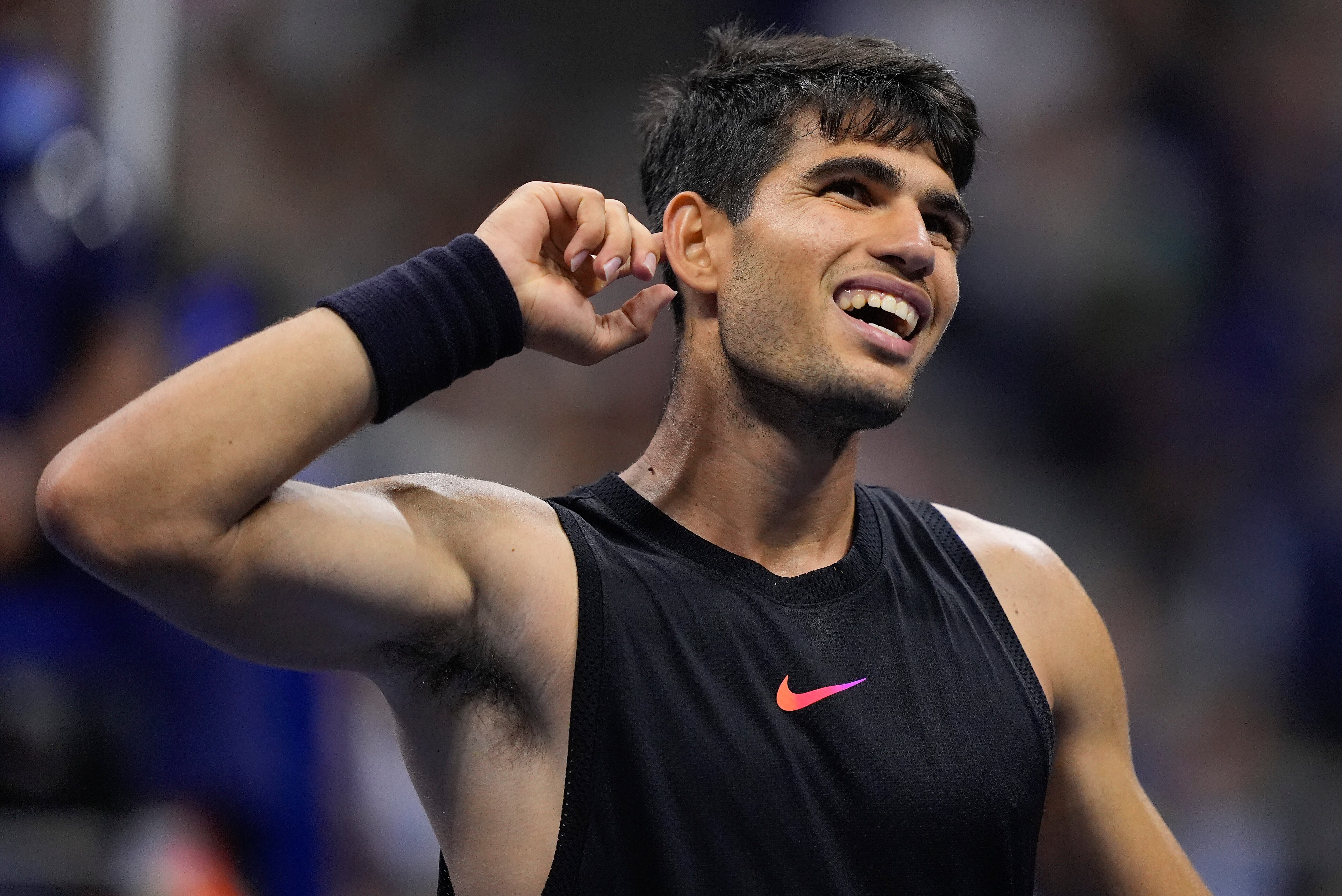 42,3 millones de dólares | En la cancha de tenis: $10,3 millones - Fuera de la cancha: $32 millones.