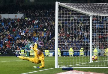 Casemiro strikes into the top corner. Min.75 1-0