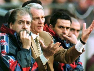 Mourinho (second right) worked under Robson (centre) at Barça.