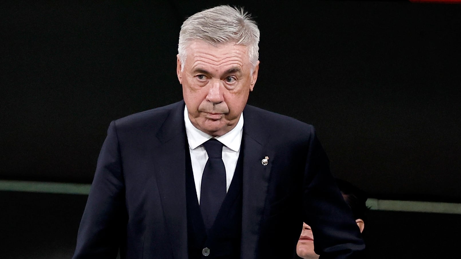 Ancelotti, rey ‘ausente’, agradece el premio con dardo incluido