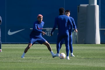 01/03/23 
ENTRENAMIENTO DEL BARCELONA 

 

JULIAN Vicente Araujo ZUÑIGA 