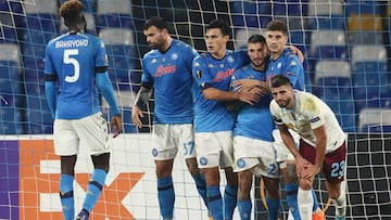 26 November 2020, Italy, Naples: Napoli&#039;s Matteo Politano celebrates scoring his side&#039;s first goal with teammates during the UEFA Europe League Group F soccer match between Napoli and Rijeka at the San Paolo stadium. Photo: Alessandro Garofalo/L