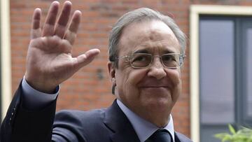 Florentino Pérez saludando.