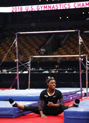 Simone Biles rompe la barrera de los 60 puntos en su vuelta