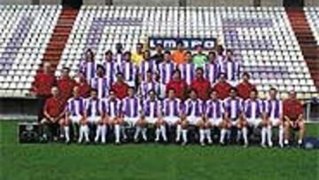 <B>FOTO OFICIAL</b>. Jugadores y técnicos posaron ayer en Zorrilla.