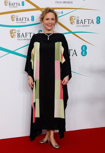 La presidenta del comité de cine BAFTA, Anna Higgs, posa a su llegada a los Premios de Cine de la Academia Británica de Cine y Televisión (BAFTA) de 2023 en el Royal Festival Hall de Londres, Gran Bretaña. 