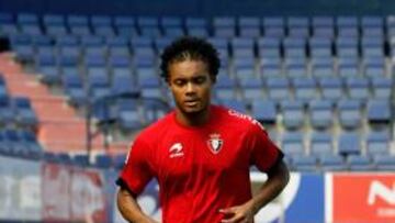 <b>ROJILLO. </b>Nelson exhibió su técnica, ayer, durante su presentación.