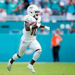 Tyreek Hill de los Miami Dolphins está haciendo que las 2,000 yardas recibidas parezcan posibles