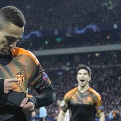 Rodrigo dice adiós al Valencia dejando momentos para la historia
