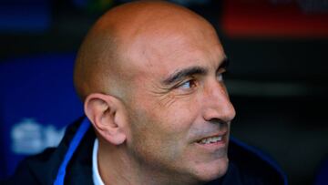 Espanyol&#039;s Spanish coach Abelardo Fernandez sits on the bench before the Spanish League football match between Espanyol and Atletico Madrid at the Cornella-El Prat stadium in Cornella de Llobregat on March 1, 2020. (Photo by PAU BARRENA / AFP)