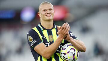 Erling Haaland, jugador del Manchester City, celebra el hat-trick anotado ante el West Ham.