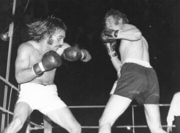 Boxeador caracterizado por la dureza de sus golpes.