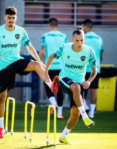 La a?ada del filial del Levante de la 16-17 da el salto