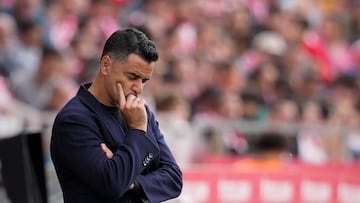 GIRONA, 05/04/2025.- El entrenador del Girona, Míchel, durante el partido de LaLiga entre el Girona y el Deportivo Alavés este sábado en el estadio Montilivi en Girona. EFE/ David Borrat