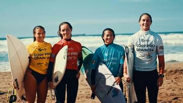 Surfistas compitiendo en la primera parada de la EDP Surf Pro Spain en el Festival Surf Music and Friends de Salinas (Avilés, Asturias).