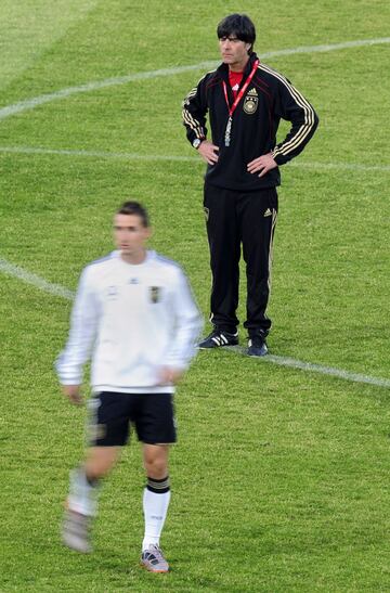 Joachim Löw, seleccionador de Alemania, se mostraba tranquilo antes del encuentro de octavos en el que Alemania se iba a medir a Inglaterra: "Ellos (por la selección inglesa) son la experiencia y nosotros somos la juventud, pero no sólo somos un equipo agradable, también somos muy competitivos. Y no tenemos miedo...".