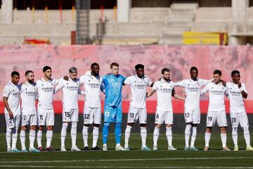 Lunin, junto al resto del equipo, en Son Moix.