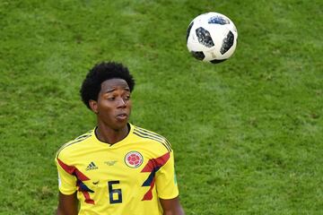 Carlos Sánchez sigue el balón durante el partido Senegal-Colombia, del Grupo H del Mundial de Fútbol de Rusia 2018, en el Samara Arena de Samara, Rusia, hoy 28 de junio de 2018