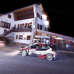 Ott Tanak toma el mando en la noche de Montecarlo