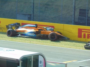 Así quedó el McLaren MCL35 de Carlos Sainz tras el accidente.