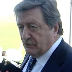 Larrea: "Si no tiene ninguna lesión, Piqué seguirá"