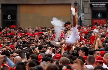 Ambiente en la Plaza Consistorial,plaza que está situada en el corazón del Casco Antiguo de Pamplona, donde se realiza el Chupinazo.