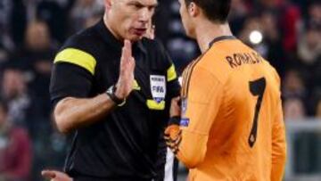 Howard Webb y Cristiano Ronaldo.