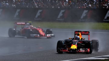 Ricciardo delante de Raikkonen en Silverstone.