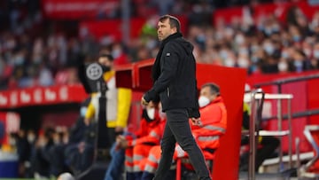 Eduardo Coudet durante el partido conta el Sevilla.