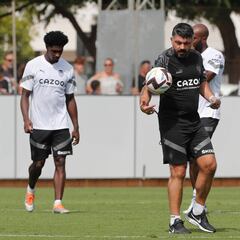 Gattuso tiene totalmente claro lo que quiere: “¡Al toque y en corto!”