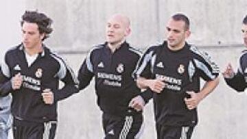 <b>RODEADO DE PAVONES</B>. Gravesen se entrena junto Arbeloa, Celades, Pavón, Raúl Bravo, Portillo, y Owen. Todos serán titulares hoy.