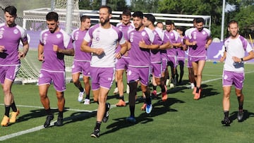 Valladolid 11/07/2024. Pablo Pezzolano dirige el primer entrenamiento de la temporada 2024/25 Del Real Valladolid. Photogenic/Miguel Ángel Santos