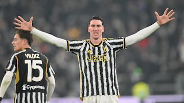 Turin (Italy), 16/01/2024.- Juventus's Dusan Vlahovic celebrates scoring the 2-0 goal during the Italian Serie A soccer match between Juventus FC and US Sassuolo Calcio in Turin, Italy, 16 January 2024. (Italia) EFE/EPA/ALESSANDRO DI MARCO
