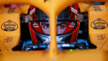 Carlos Sainz (McLaren MCL35).