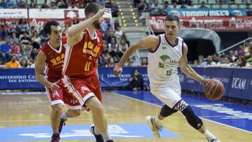 Nedovic y Smith ganan en Murcia: el Unicaja aún puede ser cuarto