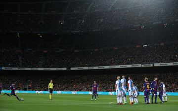 Leo Messi opens the scoring with a great free-kick. (1-0)