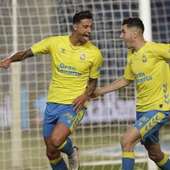 Maikel Mesa convence a Mel y se asienta en el doble pivote