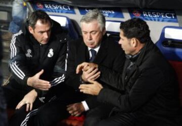 Ancelotti y Hierro en el banquillo.