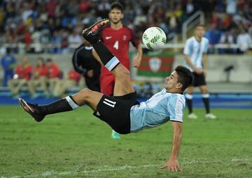 El hijo del Cholo Simeone, nació en Madrid el 5 de julio de 1995, pero juega con Argentina desde las categorías inferiores.
