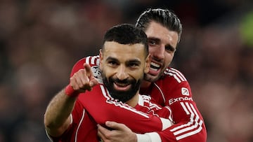 Szoboszlai y Salah despiertan al Liverpool